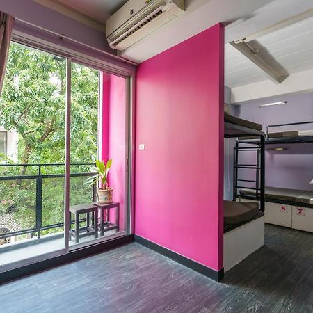 Cheqinn Hostel - Sukhumvit 4 Nana Plaza Бангкок Екстер'єр фото
