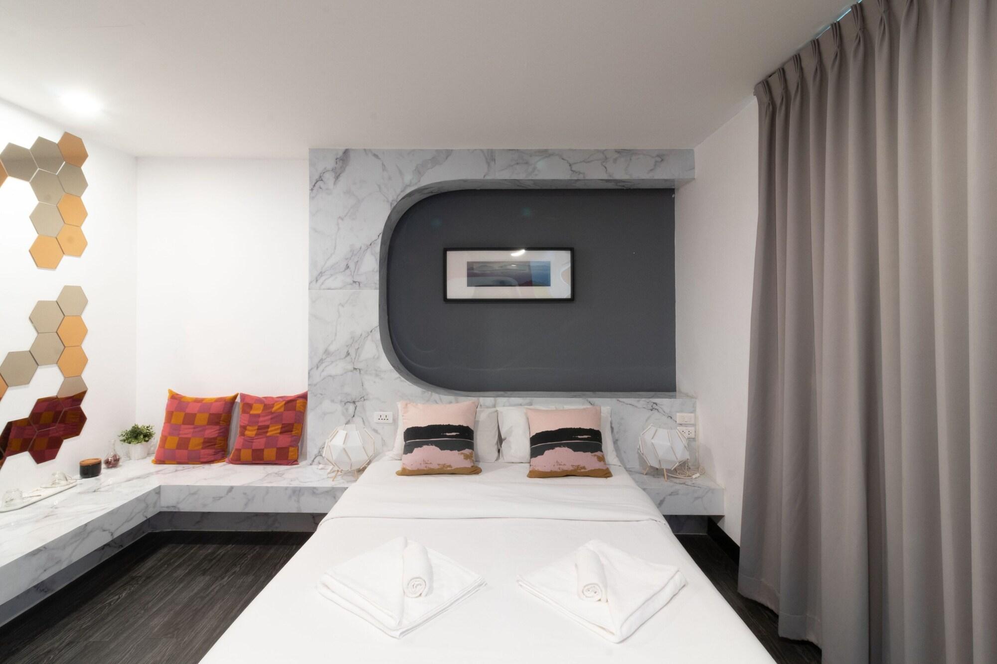 Cheqinn Hostel - Sukhumvit 4 Nana Plaza Бангкок Екстер'єр фото