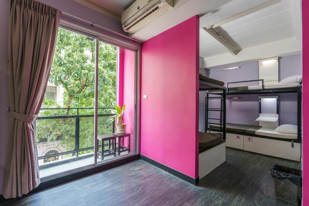 Cheqinn Hostel - Sukhumvit 4 Nana Plaza Бангкок Екстер'єр фото