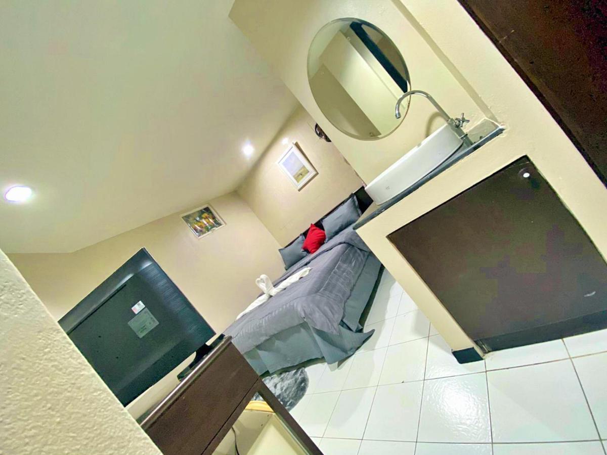 Cheqinn Hostel - Sukhumvit 4 Nana Plaza Бангкок Екстер'єр фото
