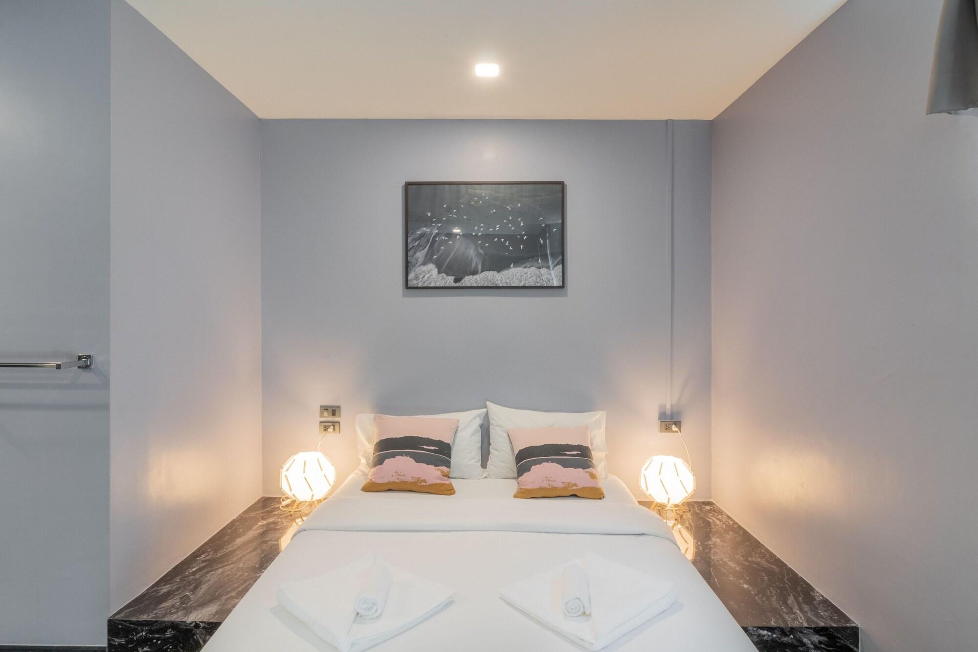 Cheqinn Hostel - Sukhumvit 4 Nana Plaza Бангкок Екстер'єр фото