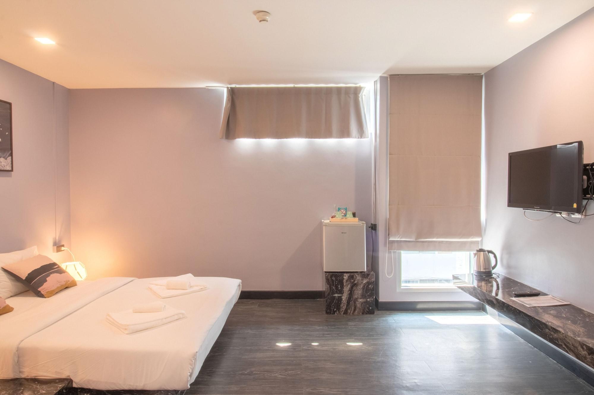 Cheqinn Hostel - Sukhumvit 4 Nana Plaza Бангкок Екстер'єр фото
