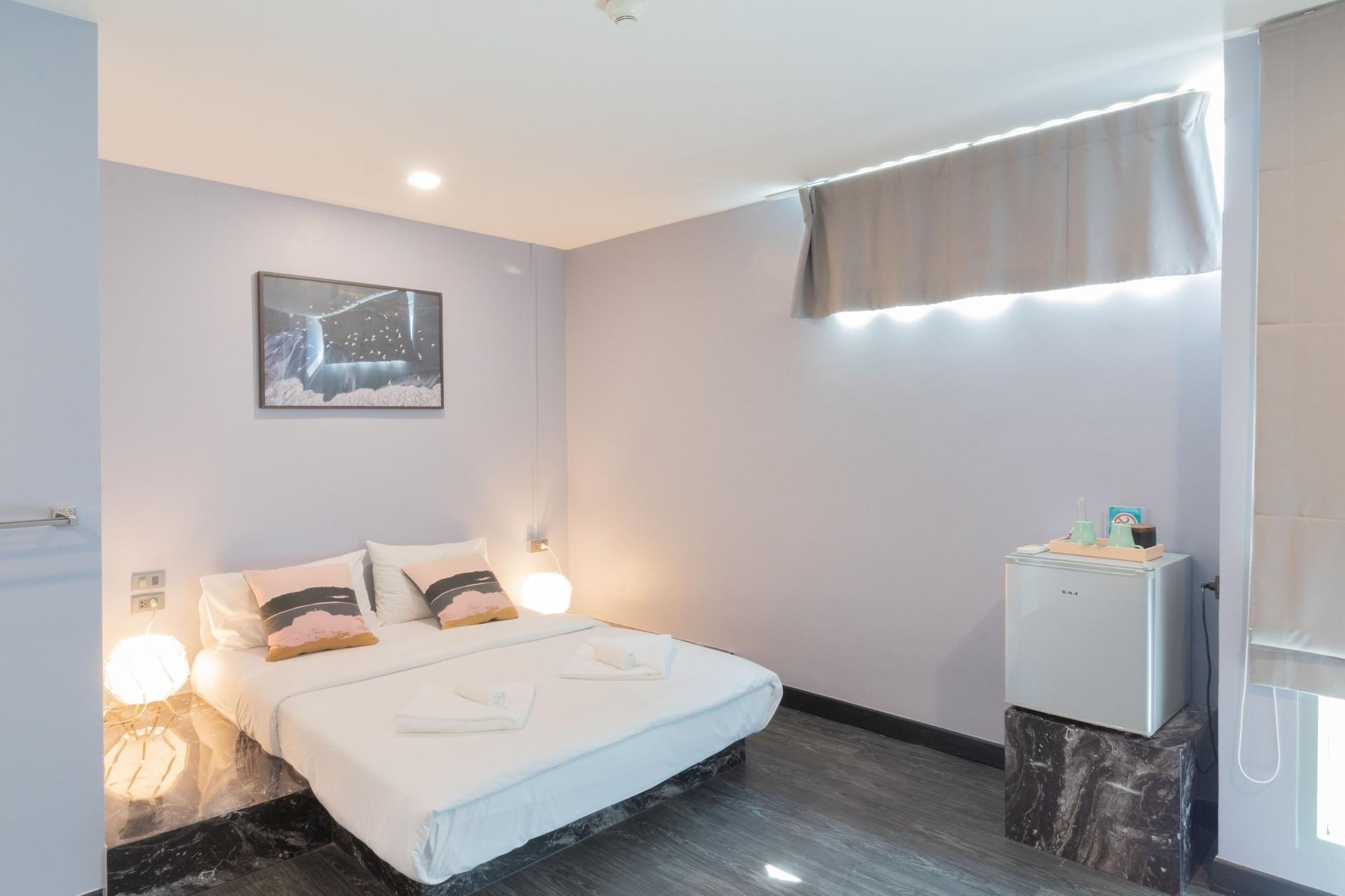 Cheqinn Hostel - Sukhumvit 4 Nana Plaza Бангкок Екстер'єр фото