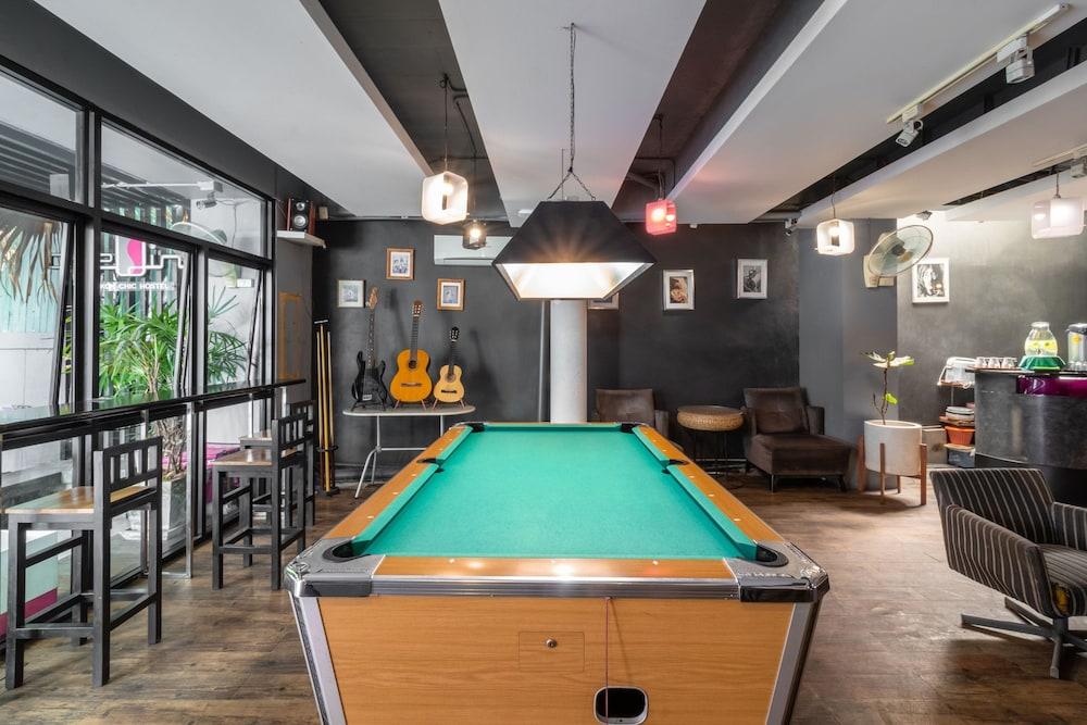 Cheqinn Hostel - Sukhumvit 4 Nana Plaza Бангкок Екстер'єр фото