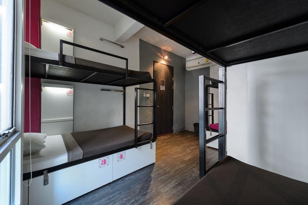 Cheqinn Hostel - Sukhumvit 4 Nana Plaza Бангкок Екстер'єр фото