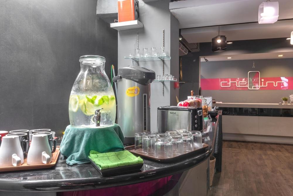 Cheqinn Hostel - Sukhumvit 4 Nana Plaza Бангкок Екстер'єр фото