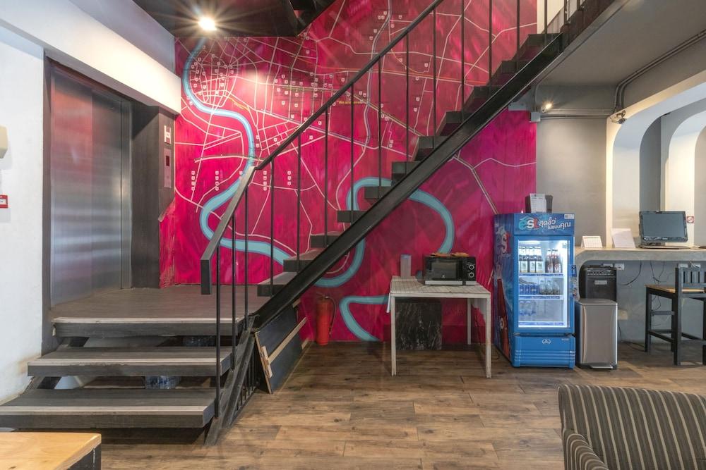 Cheqinn Hostel - Sukhumvit 4 Nana Plaza Бангкок Екстер'єр фото