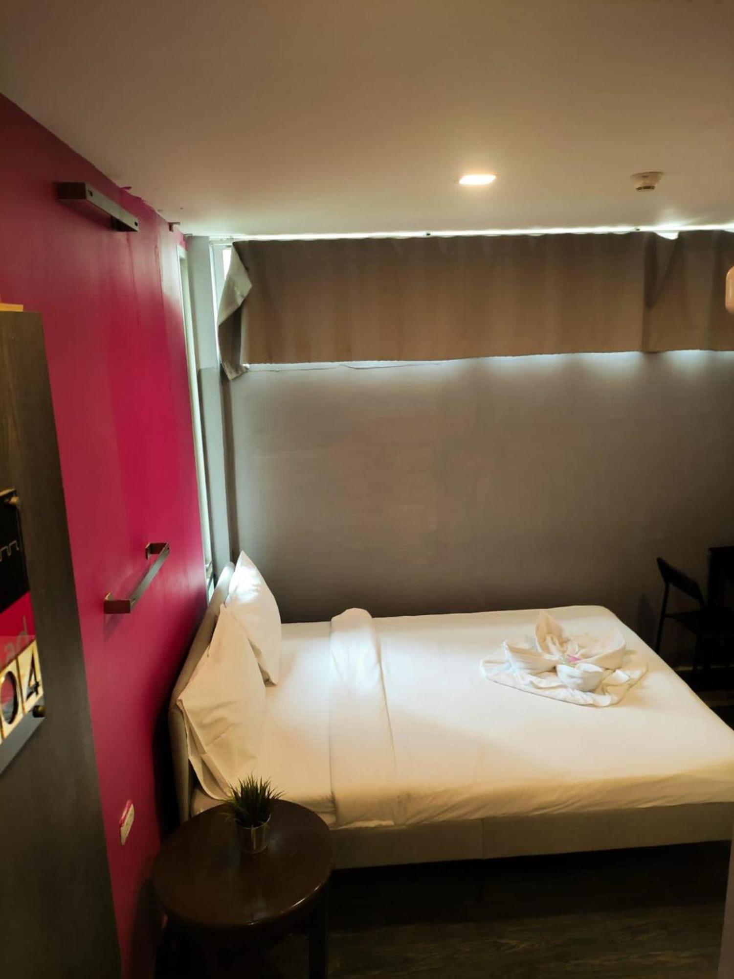 Cheqinn Hostel - Sukhumvit 4 Nana Plaza Бангкок Екстер'єр фото