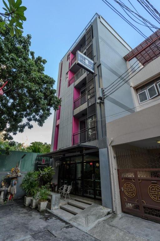 Cheqinn Hostel - Sukhumvit 4 Nana Plaza Бангкок Екстер'єр фото