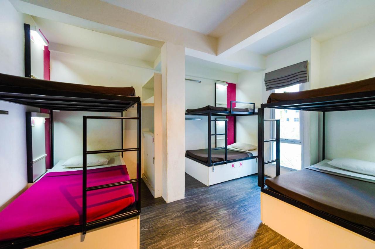 Cheqinn Hostel - Sukhumvit 4 Nana Plaza Бангкок Екстер'єр фото