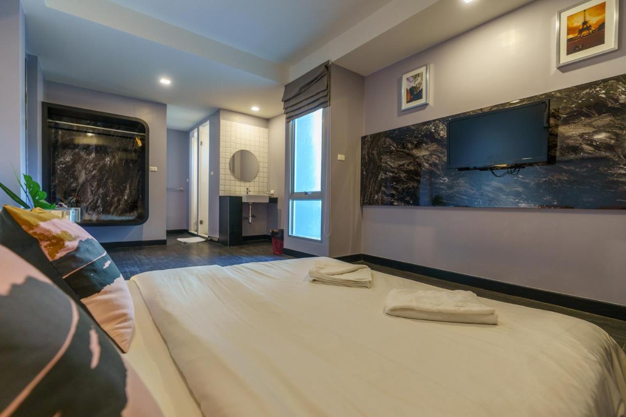 Cheqinn Hostel - Sukhumvit 4 Nana Plaza Бангкок Екстер'єр фото
