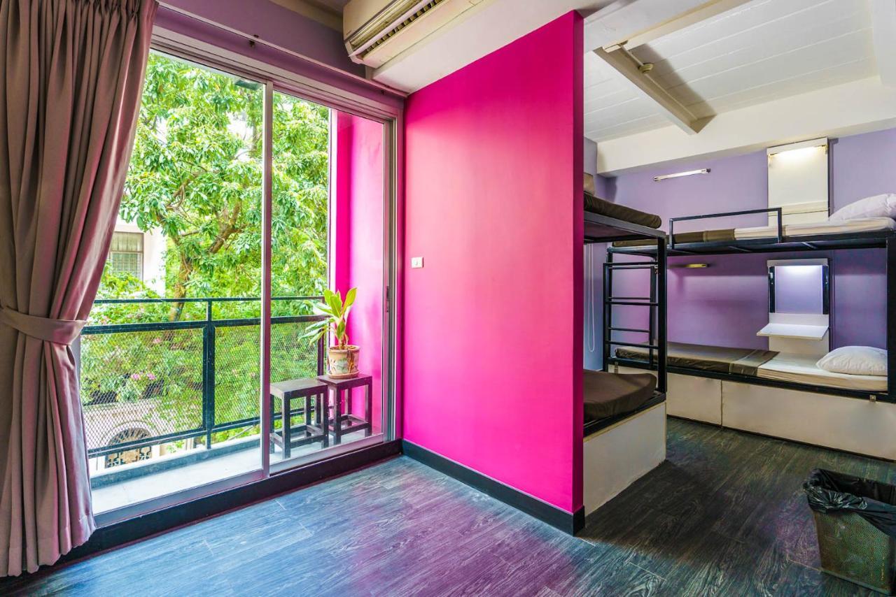 Cheqinn Hostel - Sukhumvit 4 Nana Plaza Бангкок Екстер'єр фото