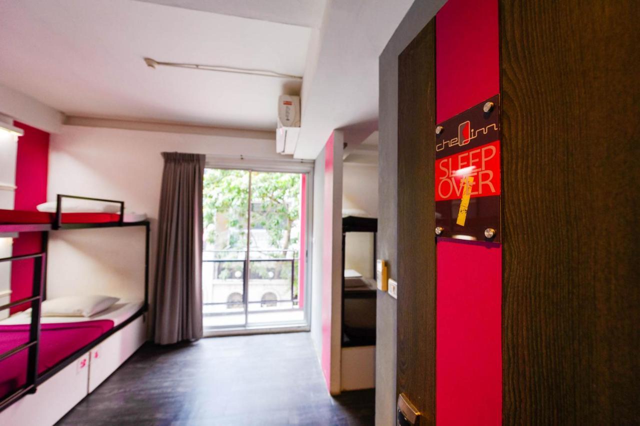 Cheqinn Hostel - Sukhumvit 4 Nana Plaza Бангкок Екстер'єр фото