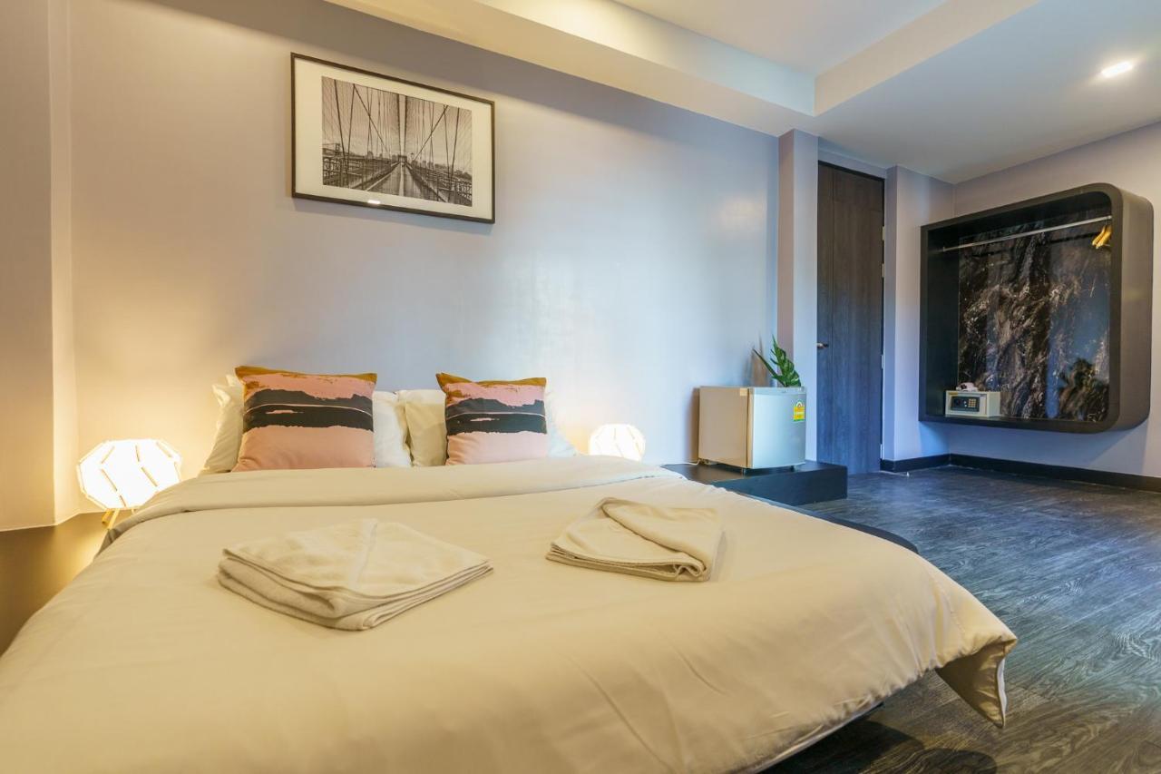 Cheqinn Hostel - Sukhumvit 4 Nana Plaza Бангкок Екстер'єр фото