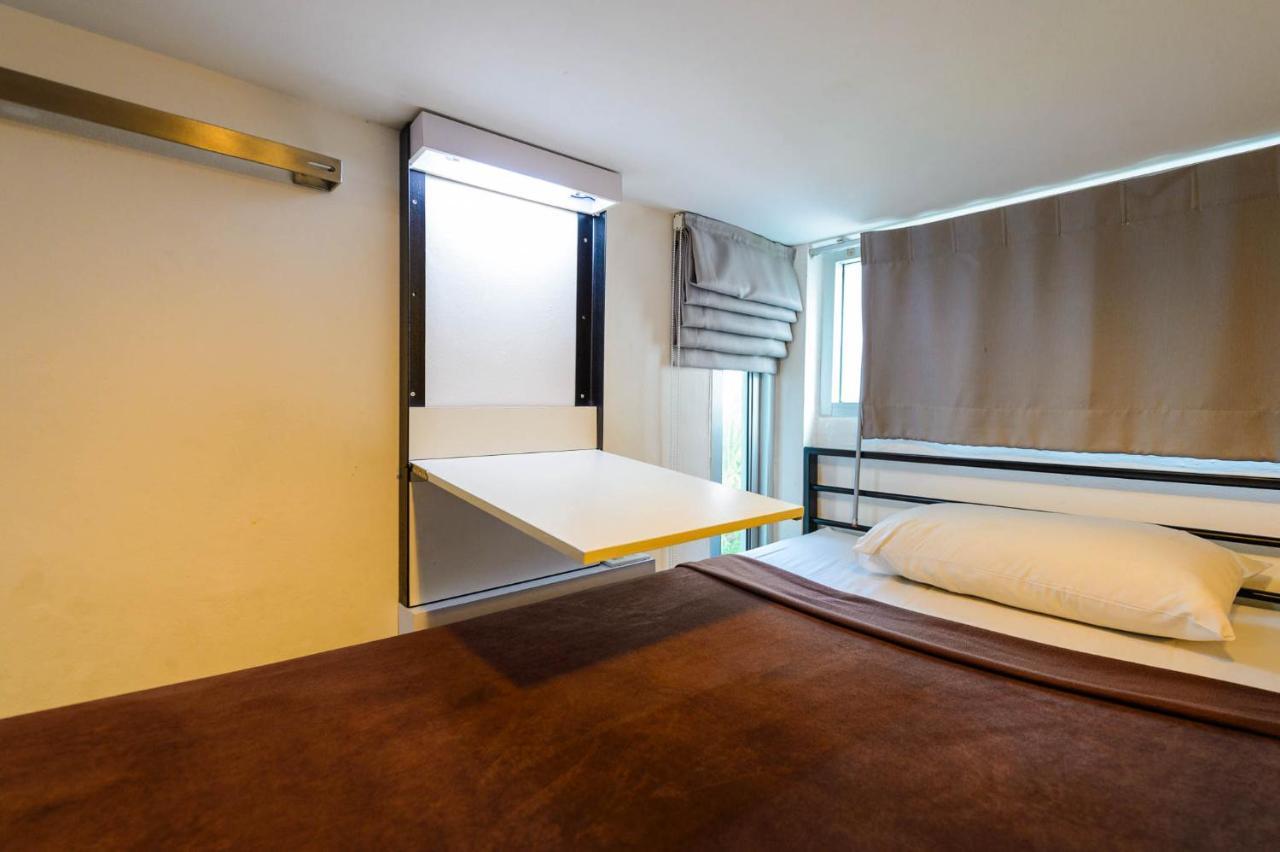 Cheqinn Hostel - Sukhumvit 4 Nana Plaza Бангкок Екстер'єр фото