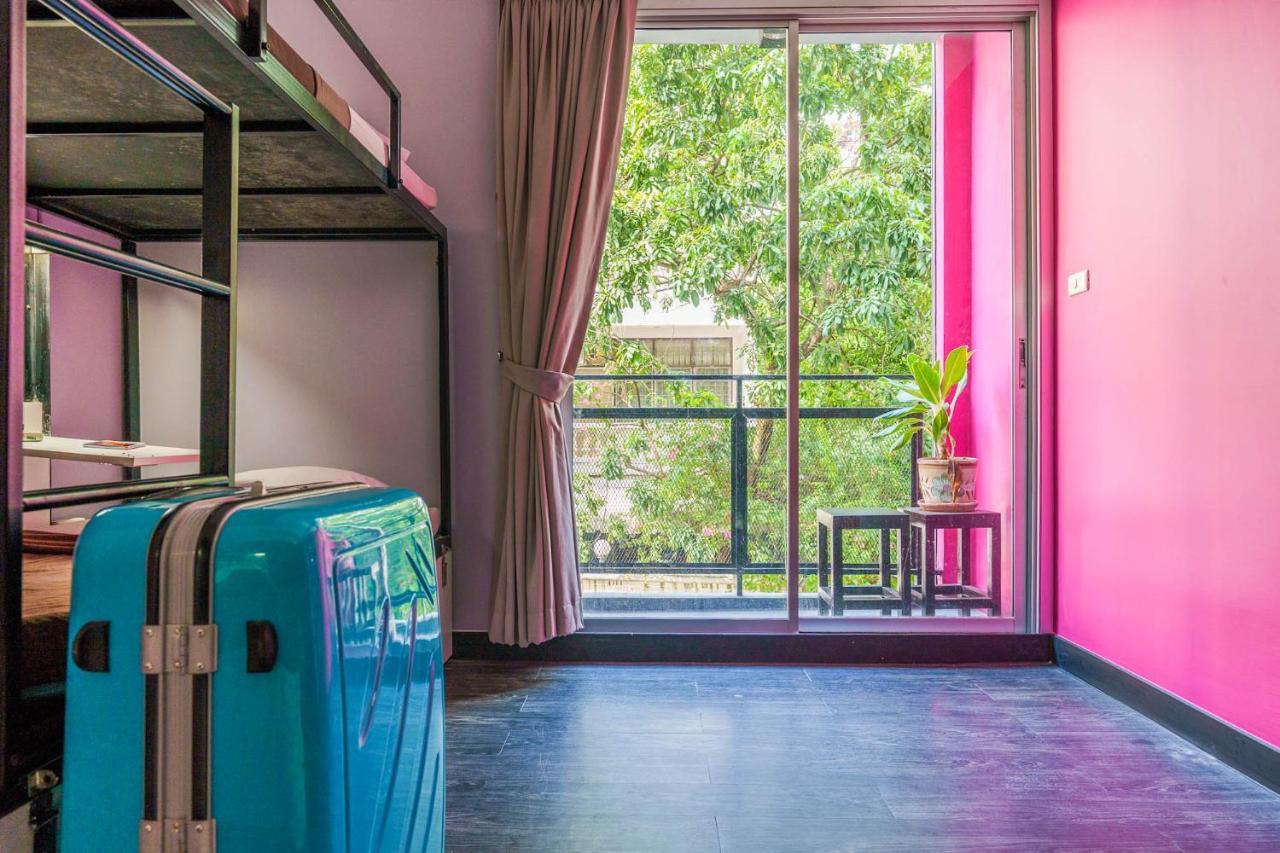 Cheqinn Hostel - Sukhumvit 4 Nana Plaza Бангкок Екстер'єр фото