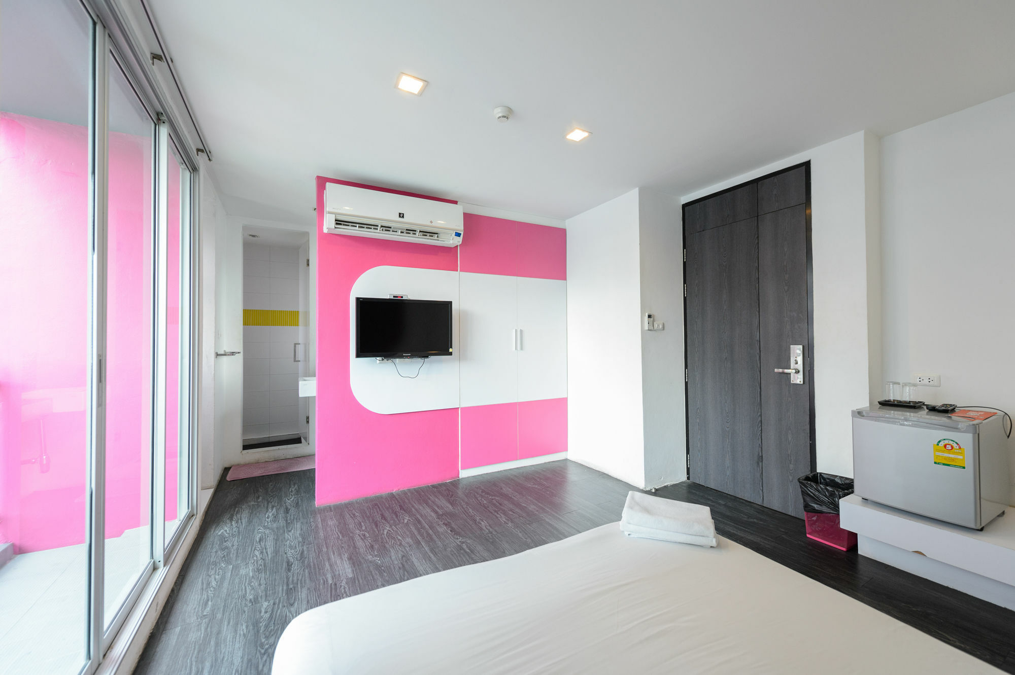 Cheqinn Hostel - Sukhumvit 4 Nana Plaza Бангкок Екстер'єр фото