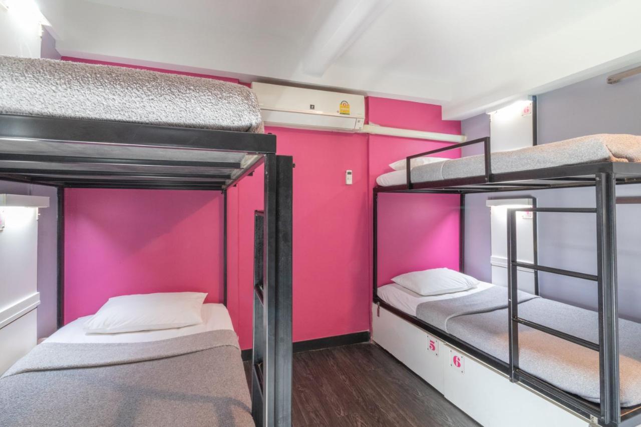 Cheqinn Hostel - Sukhumvit 4 Nana Plaza Бангкок Екстер'єр фото