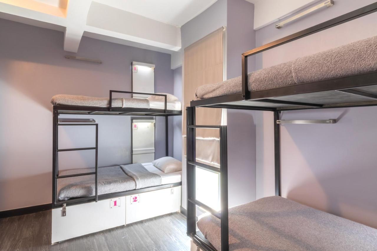 Cheqinn Hostel - Sukhumvit 4 Nana Plaza Бангкок Екстер'єр фото